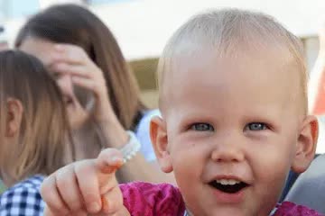 小孩子叫什么名字好听(小孩子叫什么名字最好) 小孩子叫什么名字好听(小孩子叫什么名字最好)