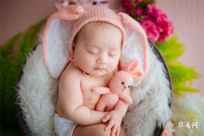 出生小女孩取名字大全(2025属蛇女孩大气名字) 出生小女孩取名字大全(2025属蛇女孩大气名字)