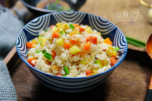 游客吃剩2份炒饭被商家端回并盘 游客吃剩2份炒饭被商家端回并盘