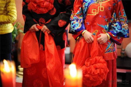 男女算命生辰八字婚姻(男女算命配对) 男女算命生辰八字婚姻(男女算命配对)