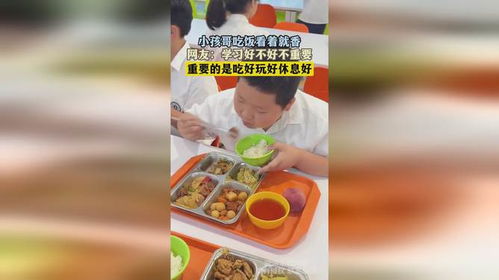 暑假卖柠檬茶走红的小孩哥开学报到 暑假卖柠檬茶走红的小孩哥开学报到