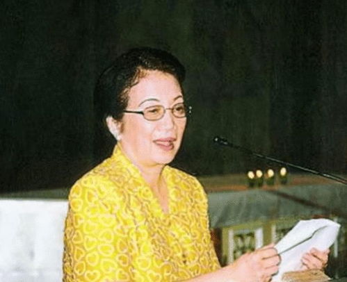 12月25日是什么星座女（12月25日份是什么星座）