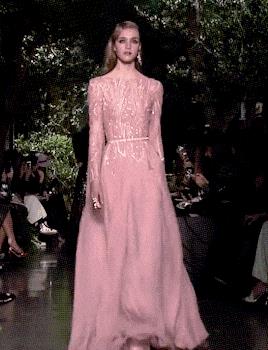 邓紫棋三角裤图片（邓紫棋露背长裙）