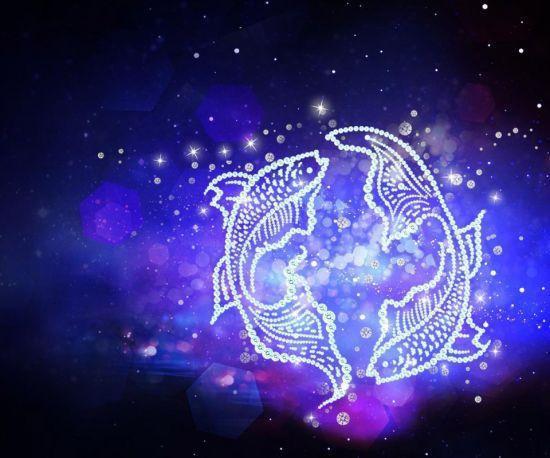 双鱼座女生的爱情观：浪漫与脆弱的平衡术，解码双鱼座女生的爱情哲学