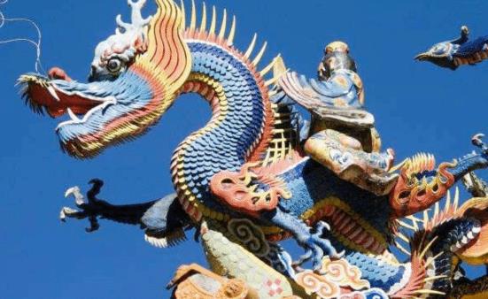 属龙的人的性格特点：属龙人，龙腾四海的自信与坚韧—解码十二生肖龙的性格密码