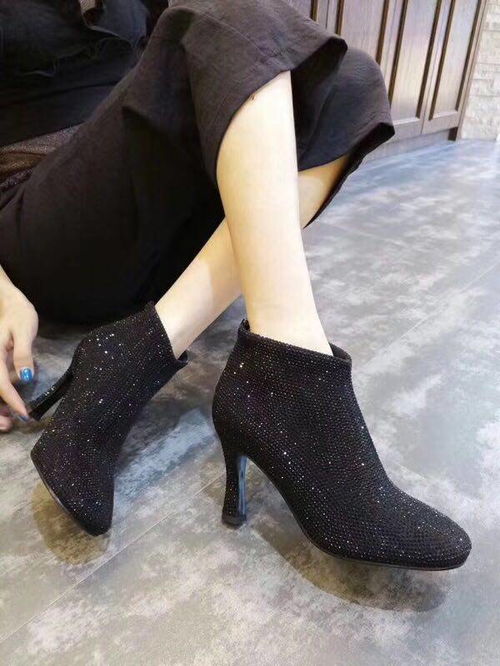 已婚女人梦见试穿新鞋：已婚女人梦见试穿新鞋，是期待，还是焦虑？