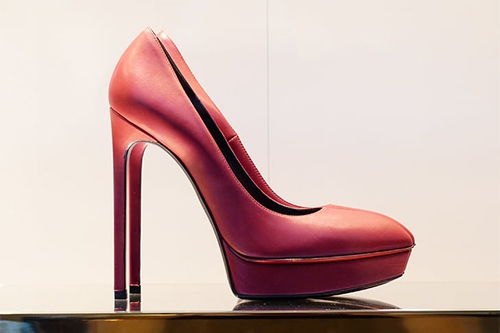 梦见买鞋子是什么意思 周公解梦:梦见买鞋子是什么意思?周公解梦告诉你答案 梦见买鞋子是什么意思 周公解梦:梦见买鞋子是什么意思?周公解梦告诉你答案