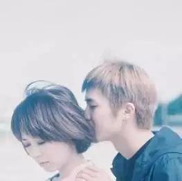 巨蟹座女生的十大特点：巨蟹座女生，温柔外表下的十大隐藏特质，最后一个太戳心