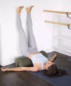 贴墙躺在床上双腿叉开能减肥吗(腿贴墙睡) 贴墙躺在床上双腿叉开能减肥吗(腿贴墙睡)