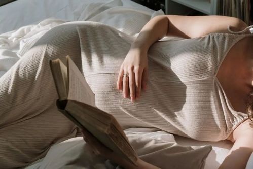 女人梦见自己死了是什么意思：女人梦见自己死了是什么意思？解密梦境背后的隐喻与心理暗示