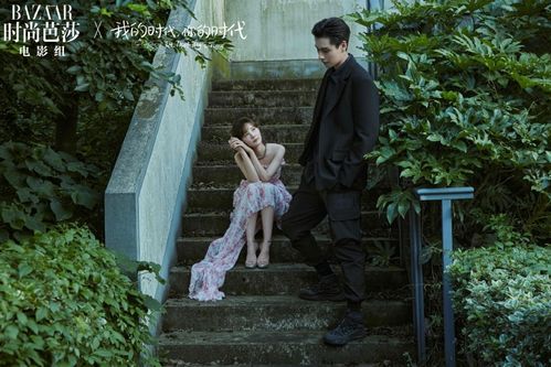 两个人柴房躲雨的电影名字（两个人在屋檐下躲雨图片）