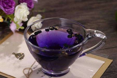 黑枸杞泡水喝有什么功效：黑枸杞泡水喝有什么功效？养生达人必看！