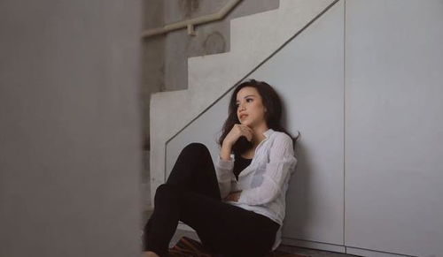 女人梦到头发被剃一半:女人梦到头发被剃一半,解析梦境中的心理隐喻 女人梦到头发被剃一半:女人梦到头发被剃一半,解析梦境中的心理隐喻