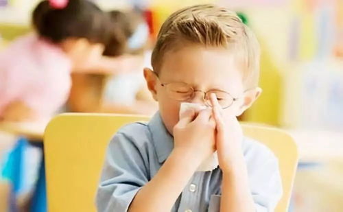 小儿着凉流鼻涕吃什么药：小儿着凉流鼻涕吃什么药？安全用药指南与家庭护理全解析