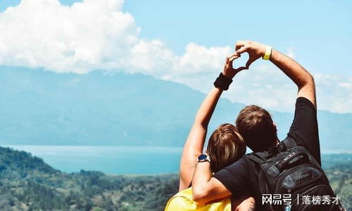 女人梦见看着别人吃饭：梦中的旁观者，女人梦见看着别人吃饭的心理隐喻