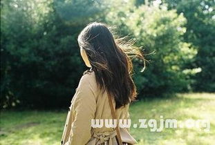 梦见女儿剪头发啥预兆：梦见女儿剪头发啥预兆？解析梦境背后的深意与情感