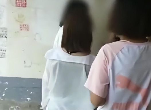 学校霸凌戳女性下体(校园欺凌打女孩) 学校霸凌戳女性下体(校园欺凌打女孩)