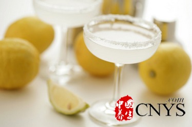 雄黄酒的功效与作用:雄黄酒,千年传承的饮用价值与健康风险 雄黄酒的功效与作用:雄黄酒,千年传承的饮用价值与健康风险