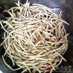 鱼腥草的作用和功能主治:鱼腥草,传统中医宝库中的清热解毒良药 鱼腥草的作用和功能主治:鱼腥草,传统中医宝库中的清热解毒良药