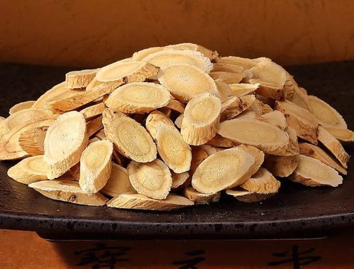 黄芪的功效与作用吃法：千年补气圣品，黄芪的功效、作用与养生吃法全解析