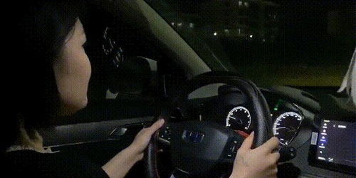 女人梦见自己开车翻车：梦中惊魂，女人梦见自己开车翻车，背后隐藏着什么秘密？