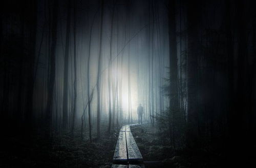 梦见被别人追赶并抓到：解密梦境，被追赶并被抓到的心理隐喻