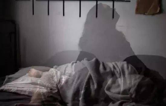 梦见自己在棺材里是什么征兆:解密梦见自己在棺材里,潜意识的警示与心理启示 梦见自己在棺材里是什么征兆:解密梦见自己在棺材里,潜意识的警示与心理启示