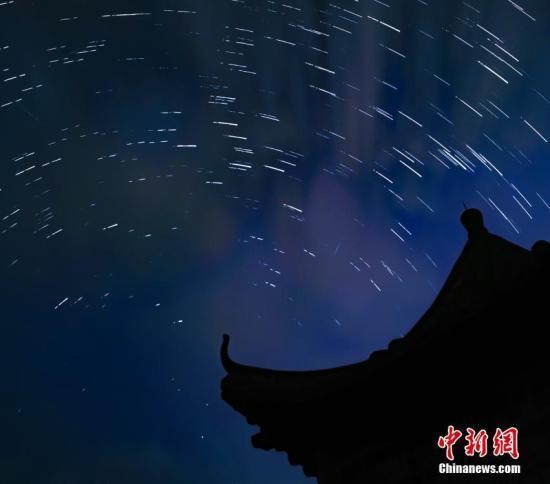 小熊座流星雨：小熊座流星雨，夜空中的星河信使与人类文明的千年对话