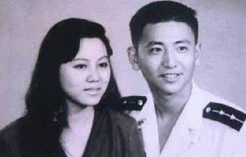 台湾丈夫携北京妻儿祭奠吴石将军 台湾丈夫携北京妻儿祭奠吴石将军