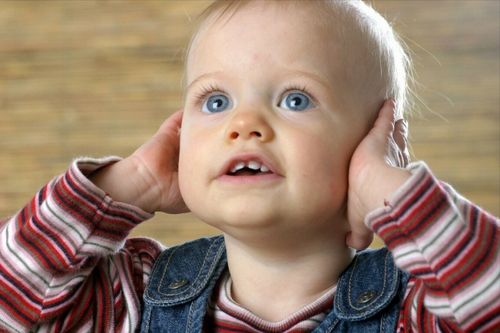 婴儿频繁打嗝要引起警惕:婴儿频繁打嗝,这几点家长必须警惕! 婴儿频繁打嗝要引起警惕:婴儿频繁打嗝,这几点家长必须警惕!