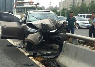 梦见车祸现场自己没事：梦见车祸现场自己没事，解密梦境中的隐喻与启示