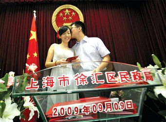 卢氏5月15号结婚吉日：卢氏荣膺良辰吉日，五月十五缔结连理