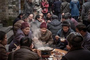 梦见聚餐很多人吃饭的场面：解密梦境，梦见聚餐很多人吃饭的场面，这些心理信号你读懂了吗？