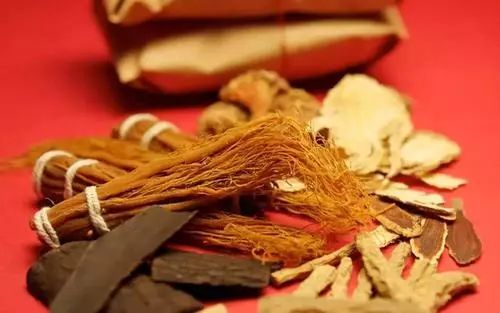 石斛治什么病最有效：传统中药石斛，哪些疾病治疗效果最佳？