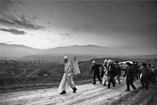 梦见抬棺材是什么意思:梦境密码,从抬棺材的意象看生命启示与心灵成长 梦见抬棺材是什么意思:梦境密码,从抬棺材的意象看生命启示与心灵成长