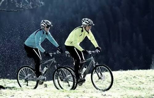 梦见自己骑自行车很快:梦中骑行,自由与速度的心理隐喻 梦见自己骑自行车很快:梦中骑行,自由与速度的心理隐喻