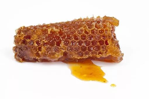 蜂胶的16大功效:蜂胶的16大功效,天然健康守护者!