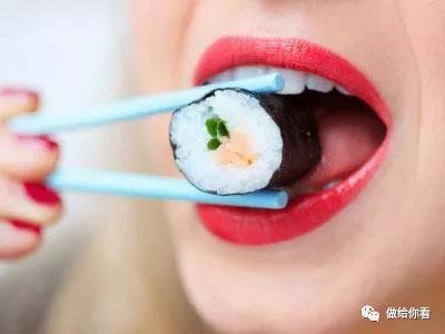 女人门牙掉了的预兆:女人门牙掉了的预兆,民间说法与神秘解读