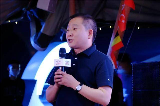 双鱼座在2025年的运势:2025年双鱼座运势全解析,情感与事业的神秘流年