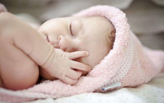 宝宝这才几天没做水就这么多故事：宝宝出生几天没洗澡，发生了这些事