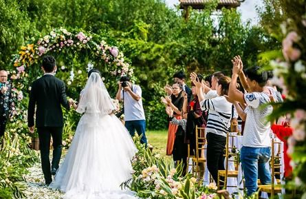 十二月结婚伴娘吉日:冬月良辰,伴娘吉日,十二月结婚的吉祥选择与伴娘的意义