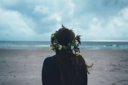 女人梦见高处滑到下面:女人梦见高处滑到下面,坠落背后的隐喻与心理解密