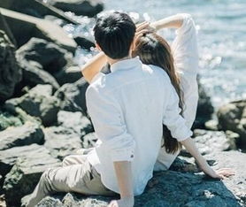 双鱼男偏爱哪类女生:双鱼男最心动女生的三大特质,灵魂共鸣与诗意浪漫的完美融合