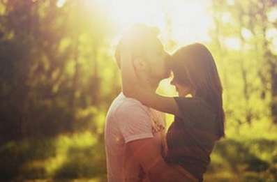 天秤座男生爱你的表现：天秤座男生爱你的表现，优雅与热忱并存的浪漫宣言