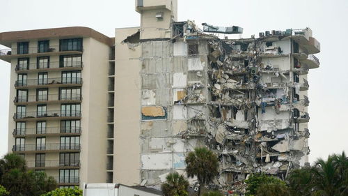 梦见房子倒塌人没事是什么意思：梦中惊魂，房子倒塌却安然无恙，这些隐喻你读懂了吗？