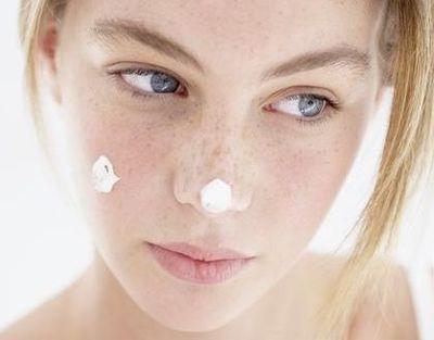 脸上的红血丝是怎么造成的:脸上的红血丝是怎么造成的?揭秘血管扩张的幕后推手 脸上的红血丝是怎么造成的:脸上的红血丝是怎么造成的?揭秘血管扩张的幕后推手