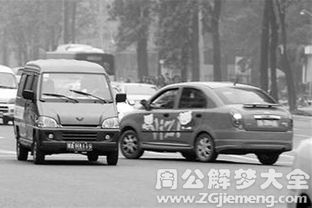 梦见自己开车是什么意思：梦见自己开车，解读潜意识的自我掌控与成长密码