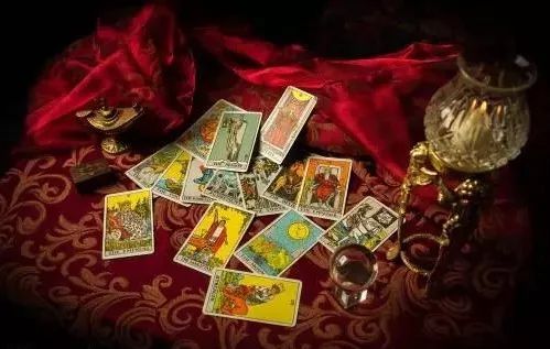 塔罗牌大仙：塔罗牌大仙是真有其人还是现代版的江湖术士？