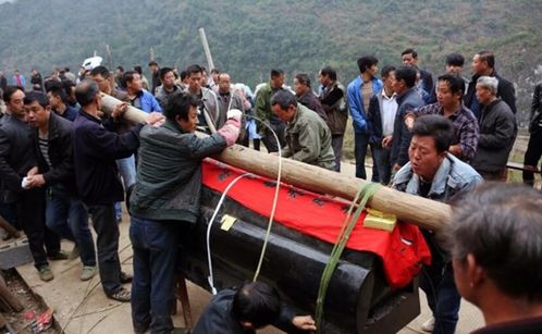 梦见棺材出殡什么预兆:梦见棺材出殡的寓意与心理解读,传统文化视角下的警示与启示