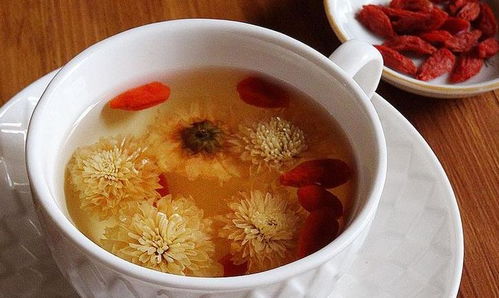 枸杞和什么一起泡水喝最好:枸杞的黄金搭档,枸杞和什么一起泡水喝最好?